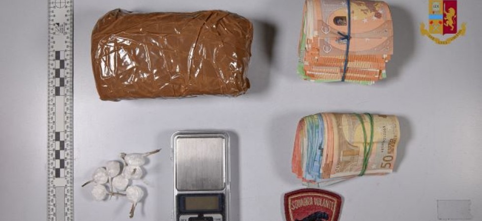 Tra casa e il negozio, nascondevano quasi mezzo chilo di cocaina